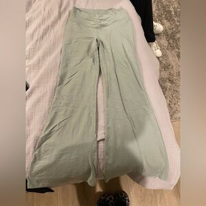 Old Navy tummy control flared leggings women
￼